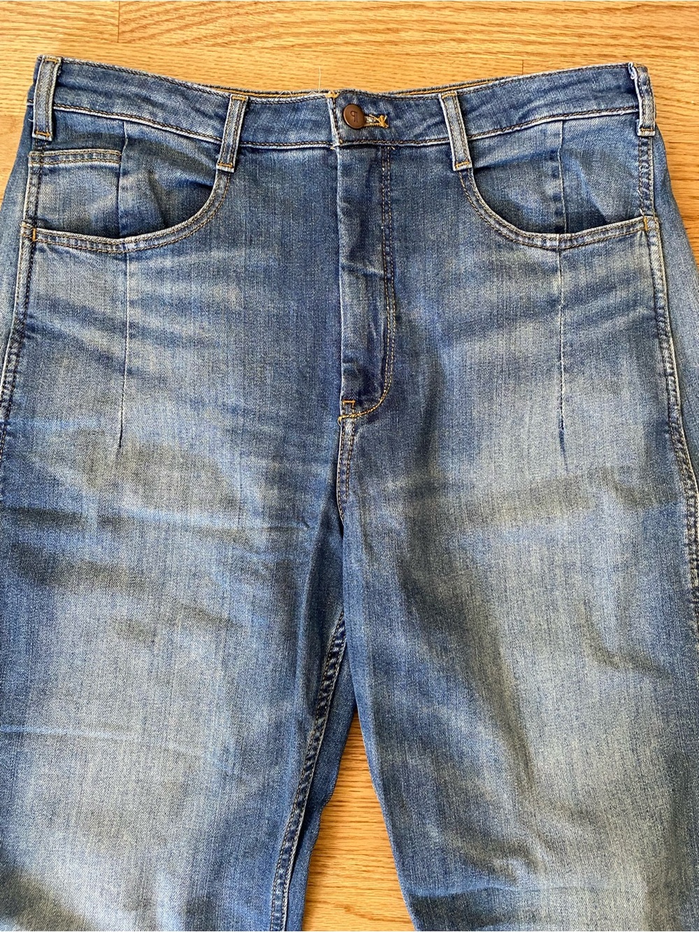 Pilcro: Blue Denim Barrel-Leg Jeans - Picture 3 of 5